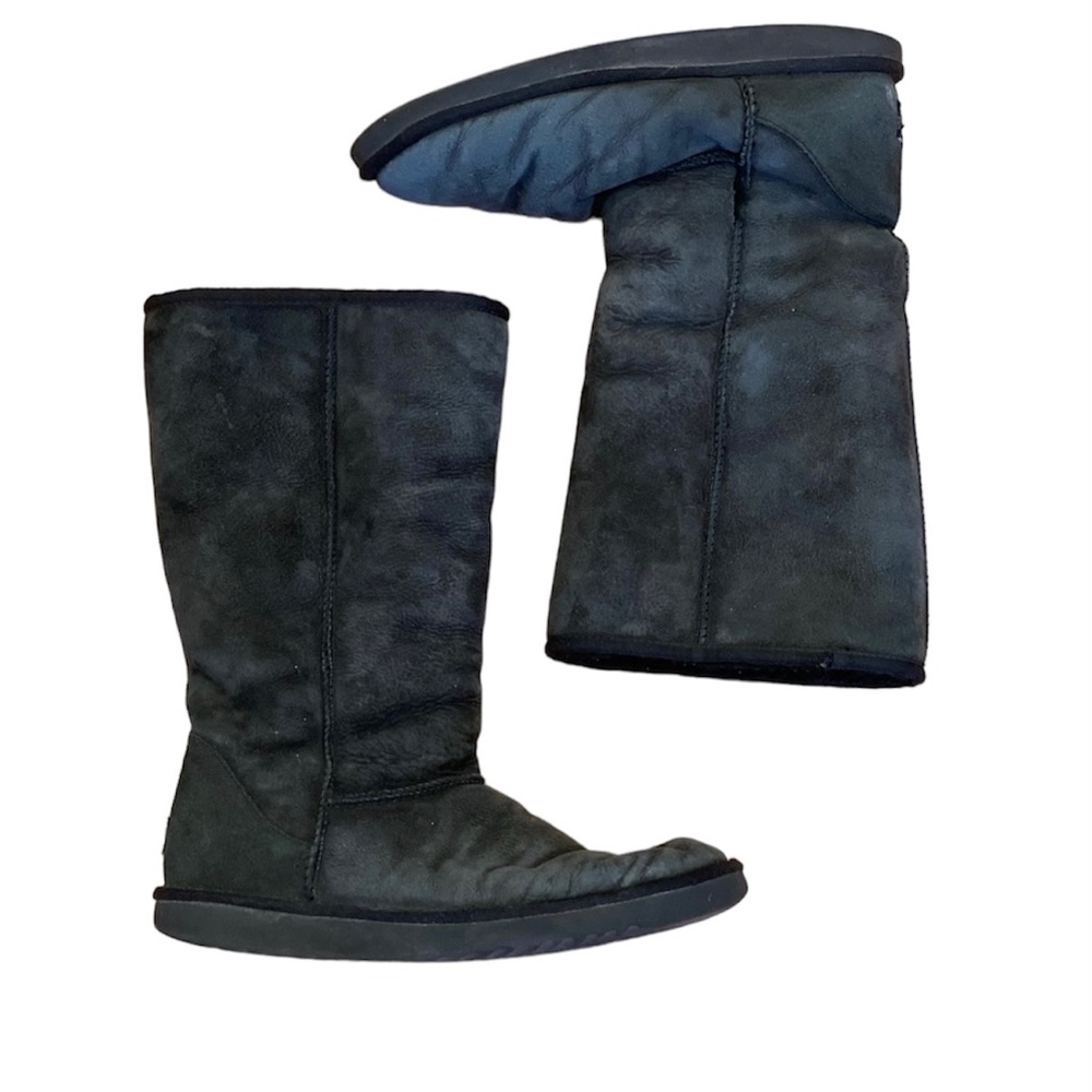 UGG Classic Tall Black Sheepskin Fur Lined Boots Cozy 8 Snow Winter